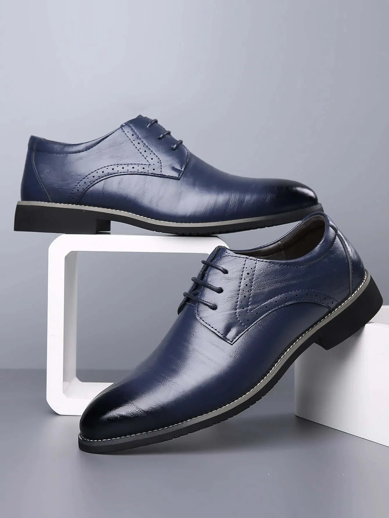 Men's Leather Oxford Shoes: Classic Lace-Up Brogue