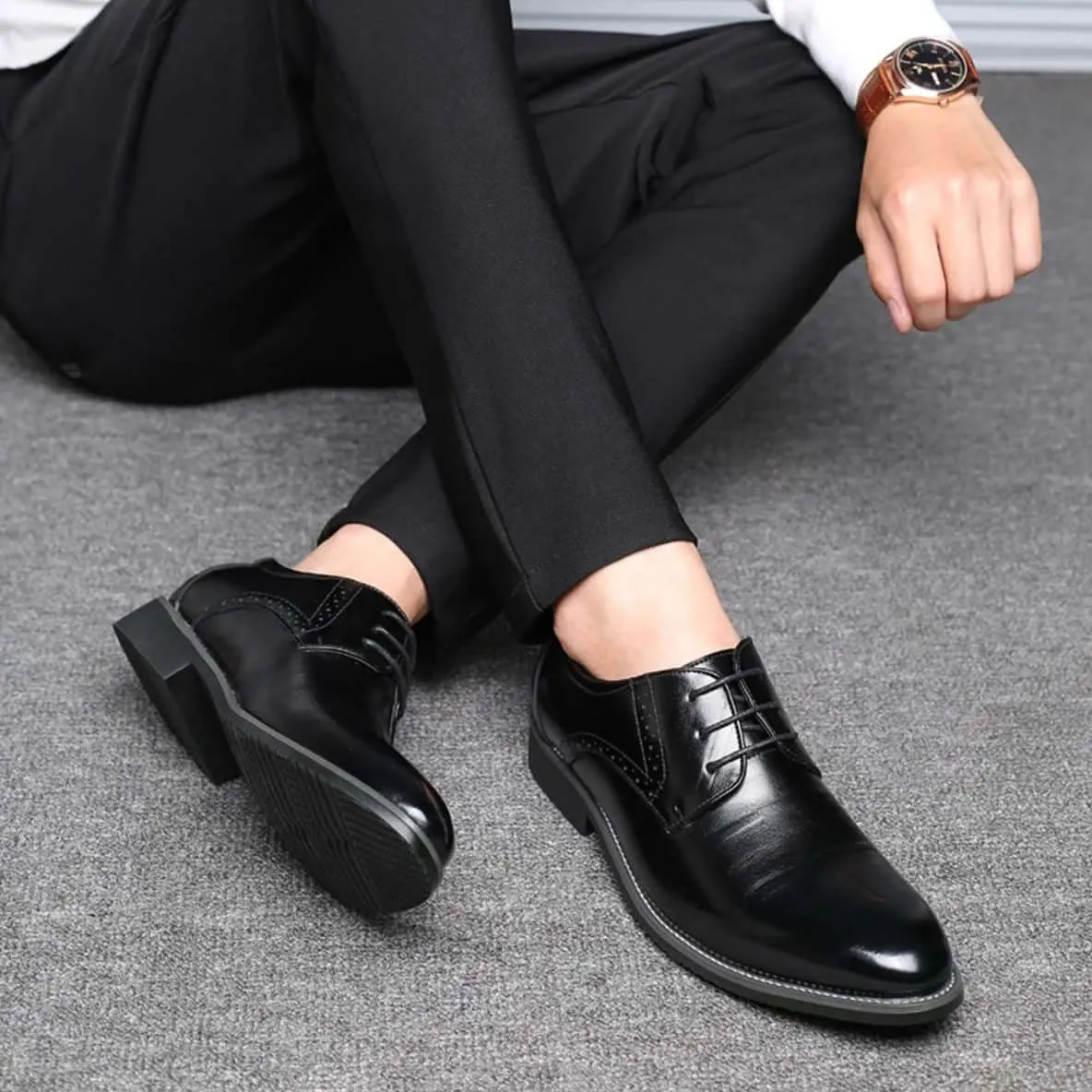 Men's Leather Oxford Shoes: Classic Lace-Up Brogue