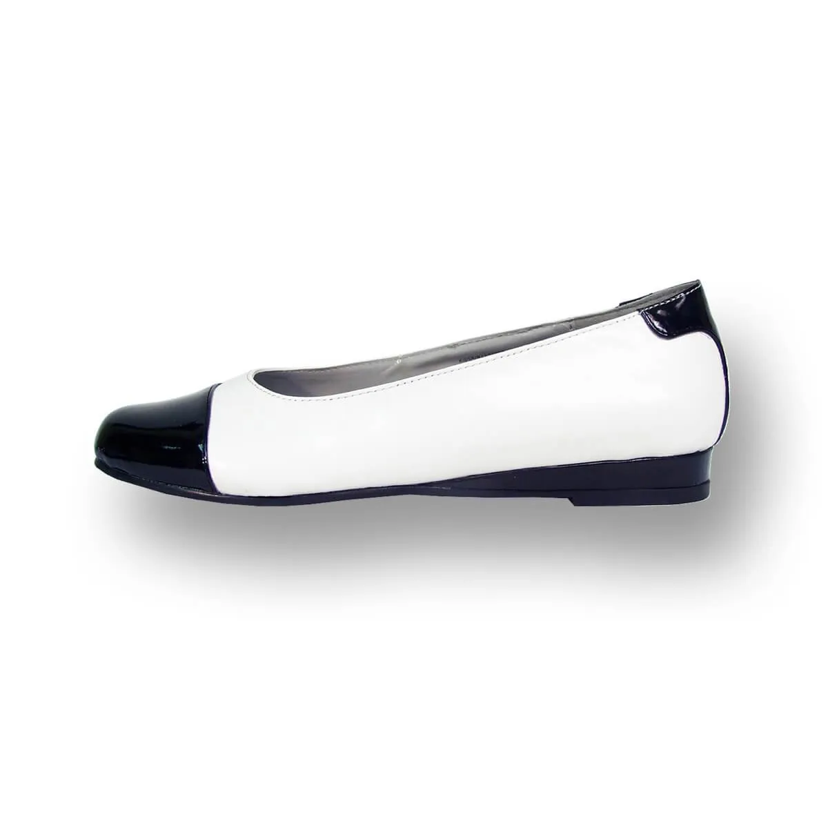 PEERAGE Patsy Women's Wide Width Leather Flats